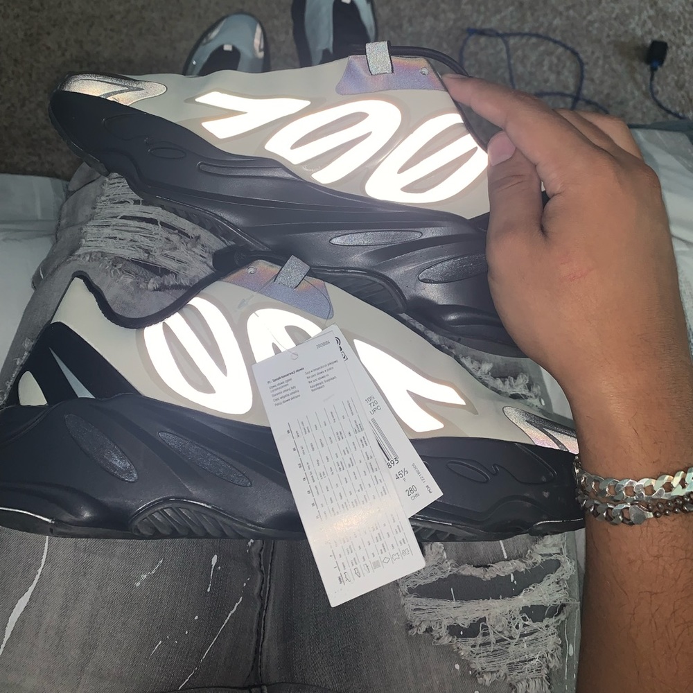 Yeezy 700 mnvn bone